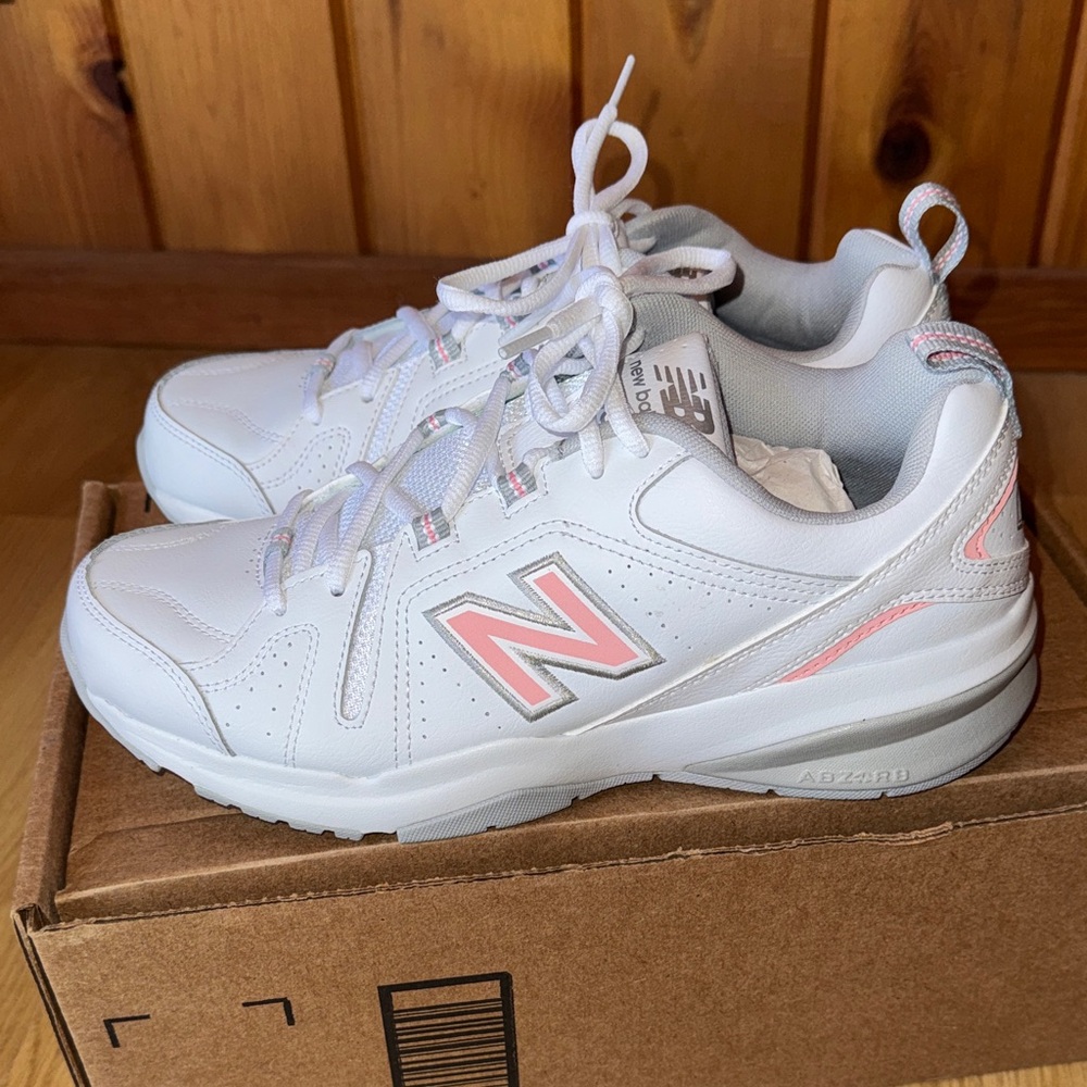 New Balance NEW size 8.5 W 8.5W 609 trainer sneakers White Pink Athletic Shoes